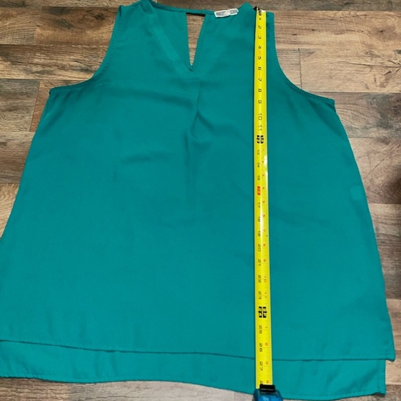 Lof of 5 Shirts.  Size Large. - Picture 10 of 12